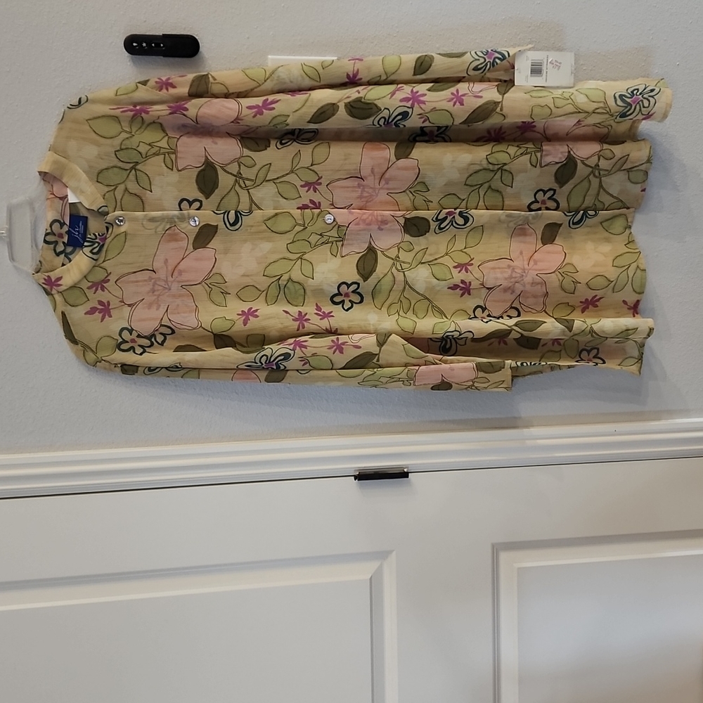 J.h collectibles long sheer long flower blouse size 3x